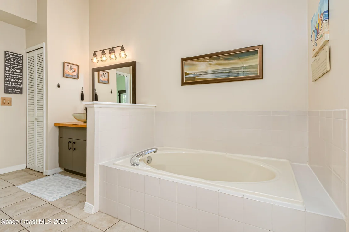 Photo of 3336 Lake View Circle