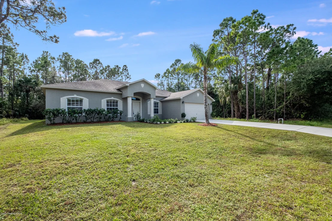 Photo of 1744 Hydrangea Road NW