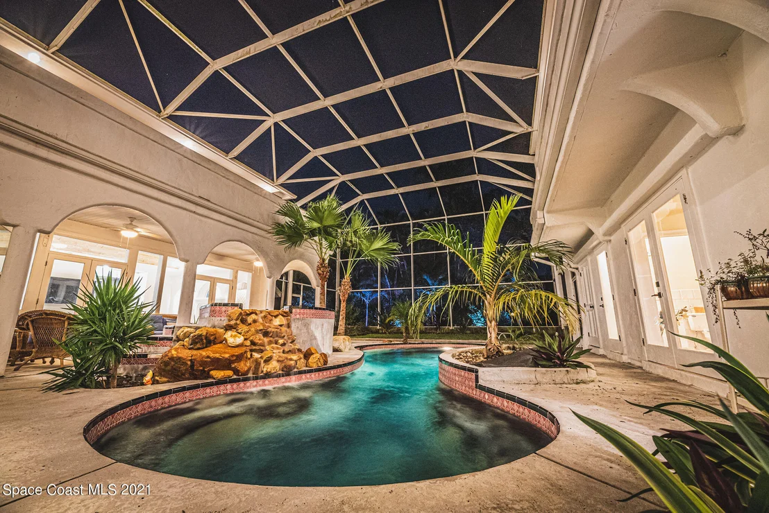 Photo of 472 Peregrine Drive