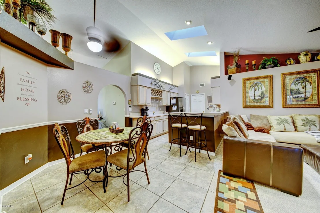 Photo of 977 Kingfisher Way
