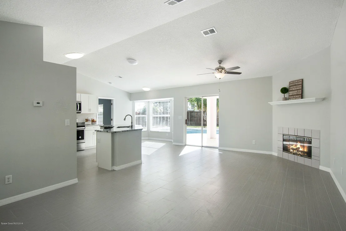 Photo of 2076 Lansing Street