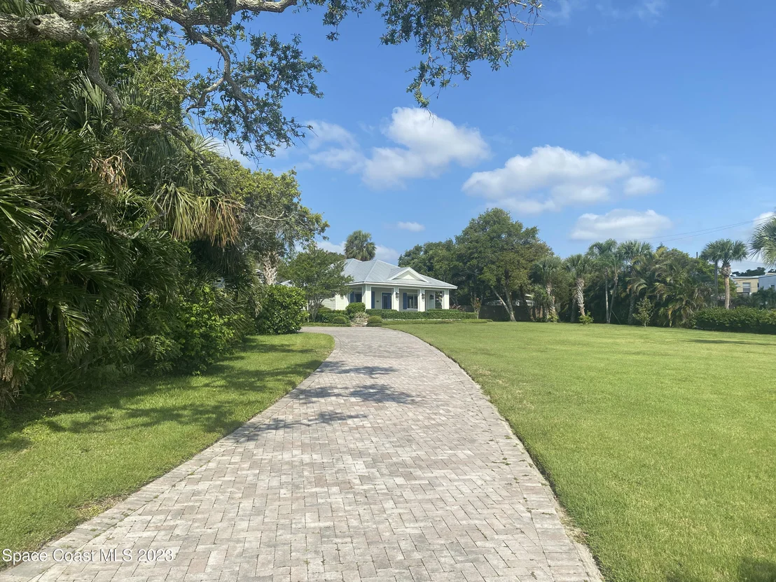 Photo of 413 N Indian River Drive