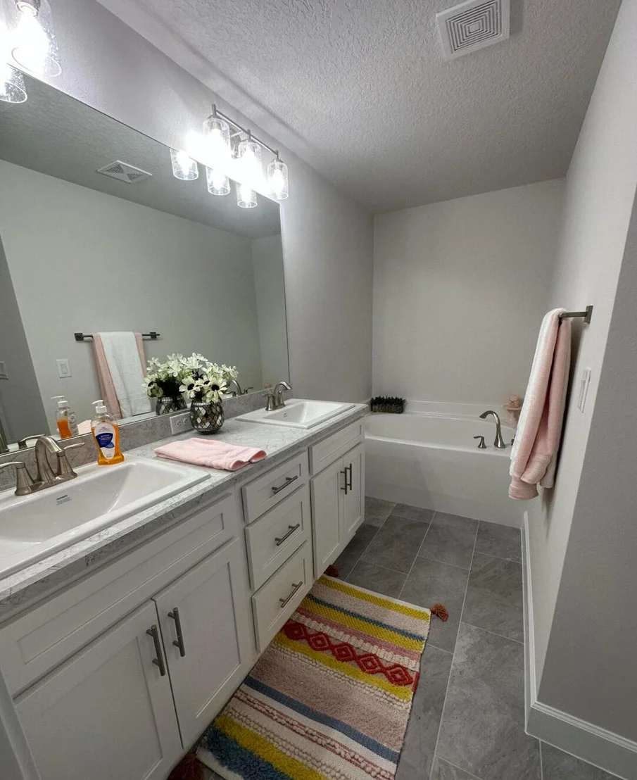 Photo of 1079 Grantham Lane