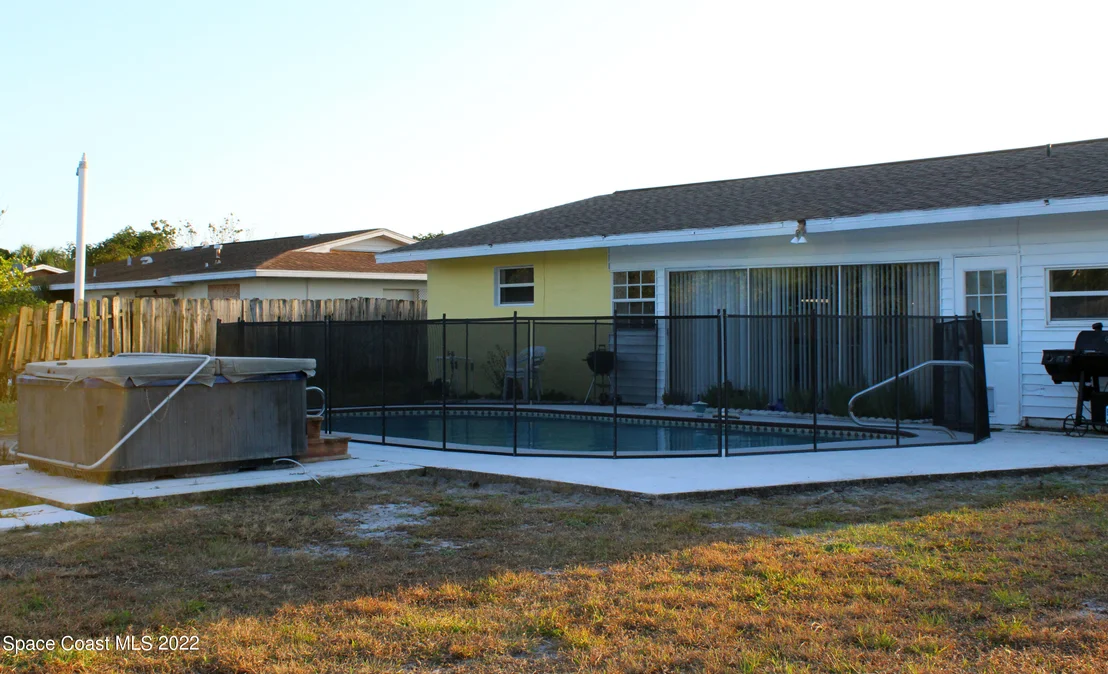 Photo of 951 Burn Drive NE