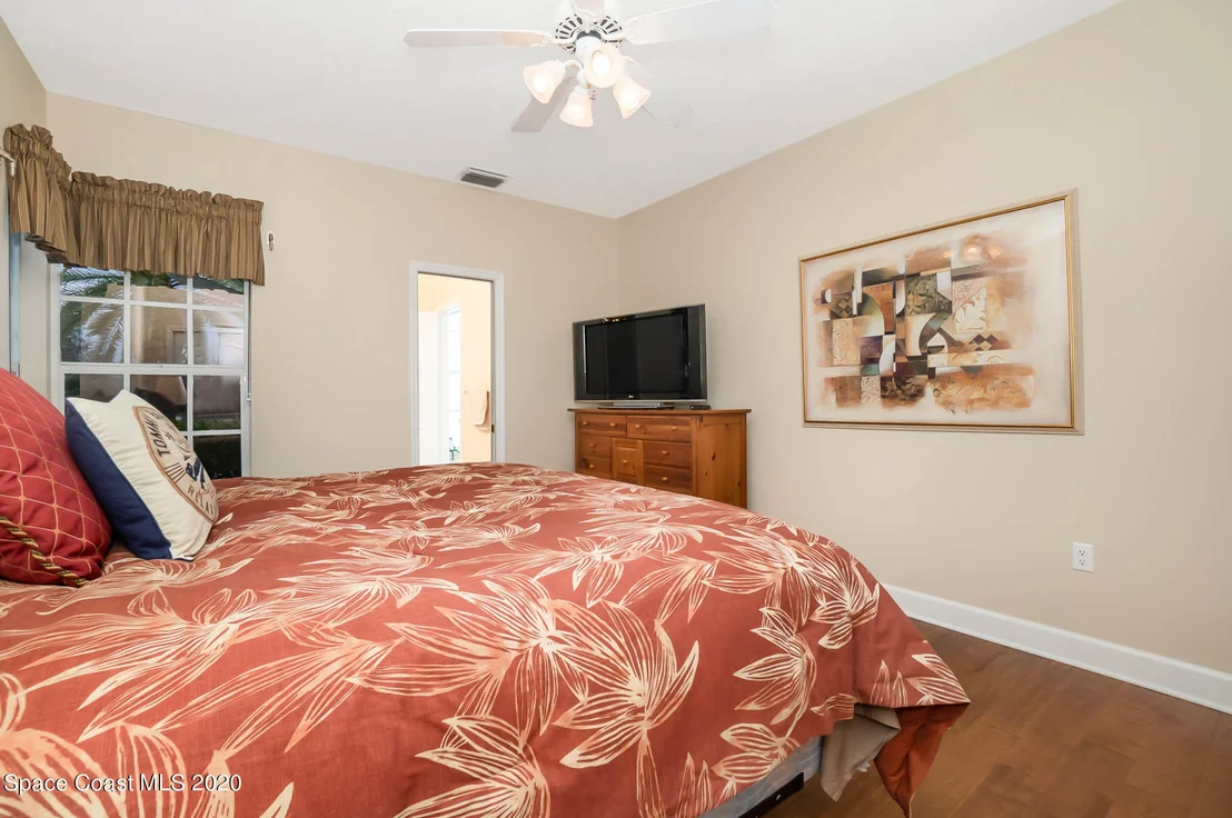 Photo of 889 Oak Park Drive