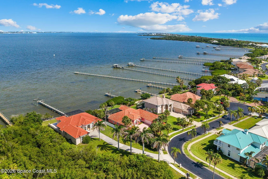 Photo of 327 Island Drive