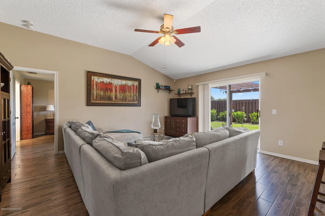 Photo of 817 Honeysuckle Drive