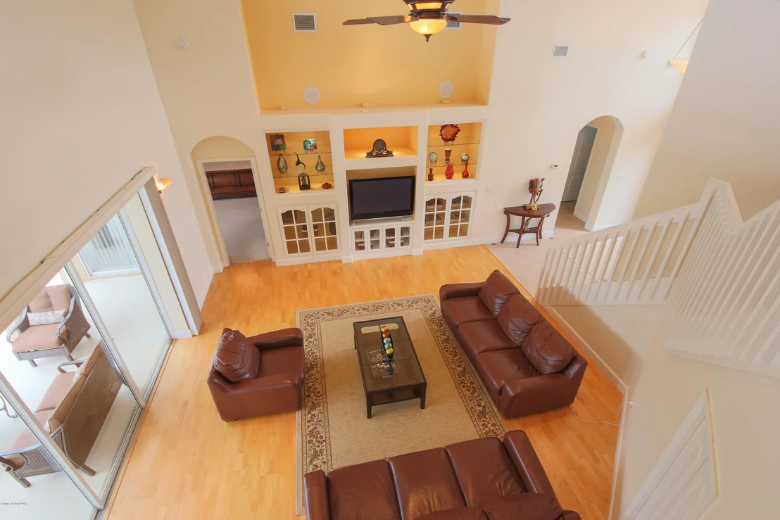 Photo of 885 Chatsworth Drive