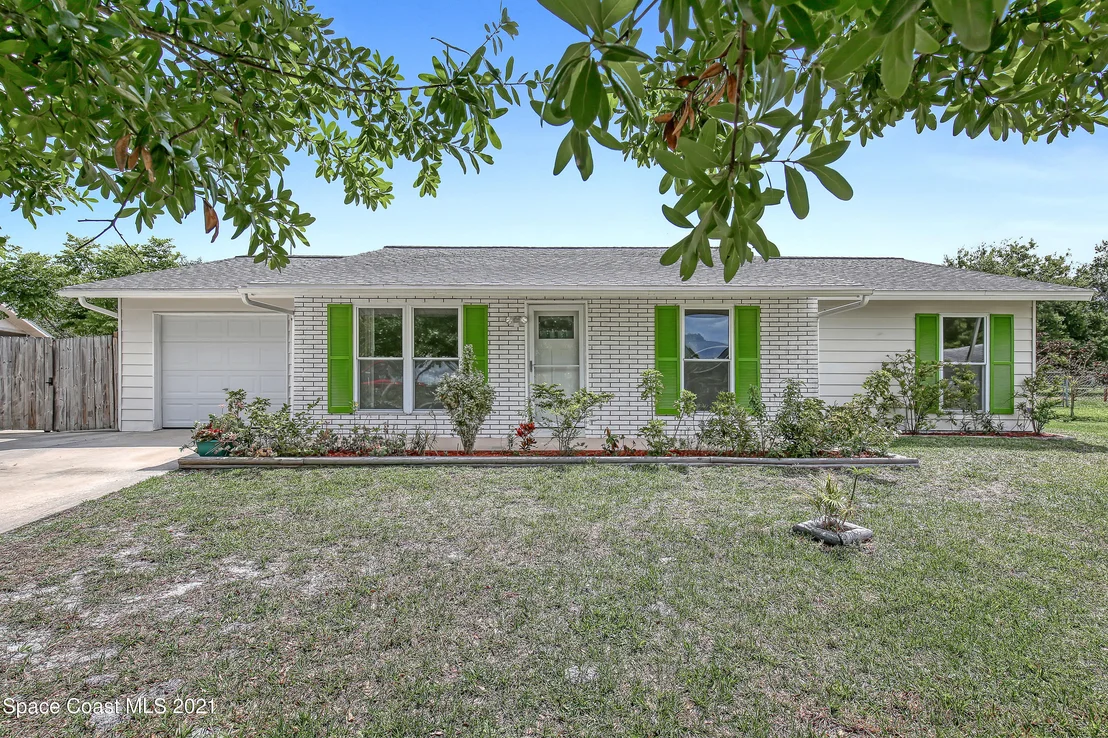 Photo of 1415 Cindy Circle NE