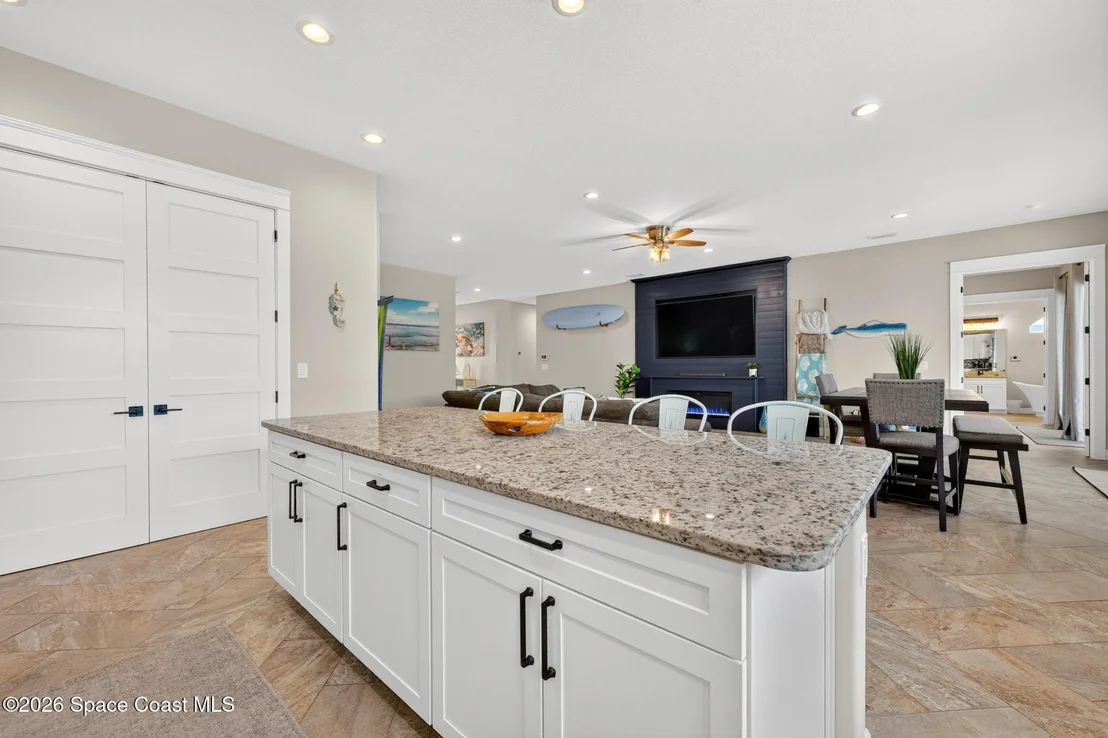 Photo of 318 Angelo Lane
