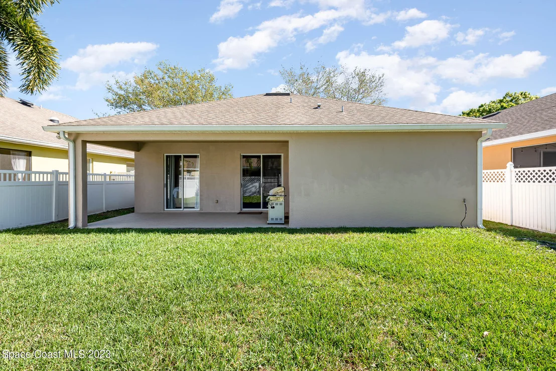 Photo of 402 Waterside Circle