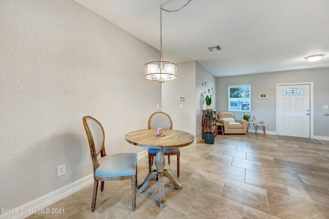 Photo of 827 Glenmore Circle