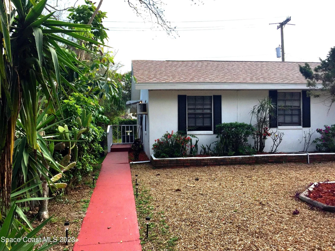 Photo of 13 S Palmway Avenue