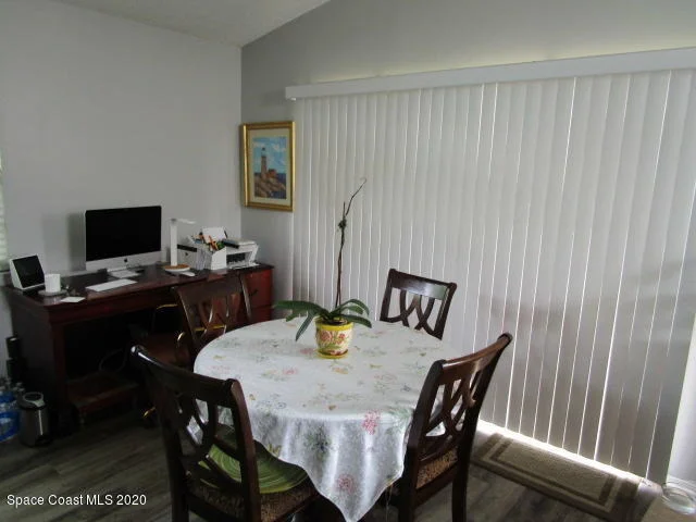 Photo of 810 Wateroak Drive NE
