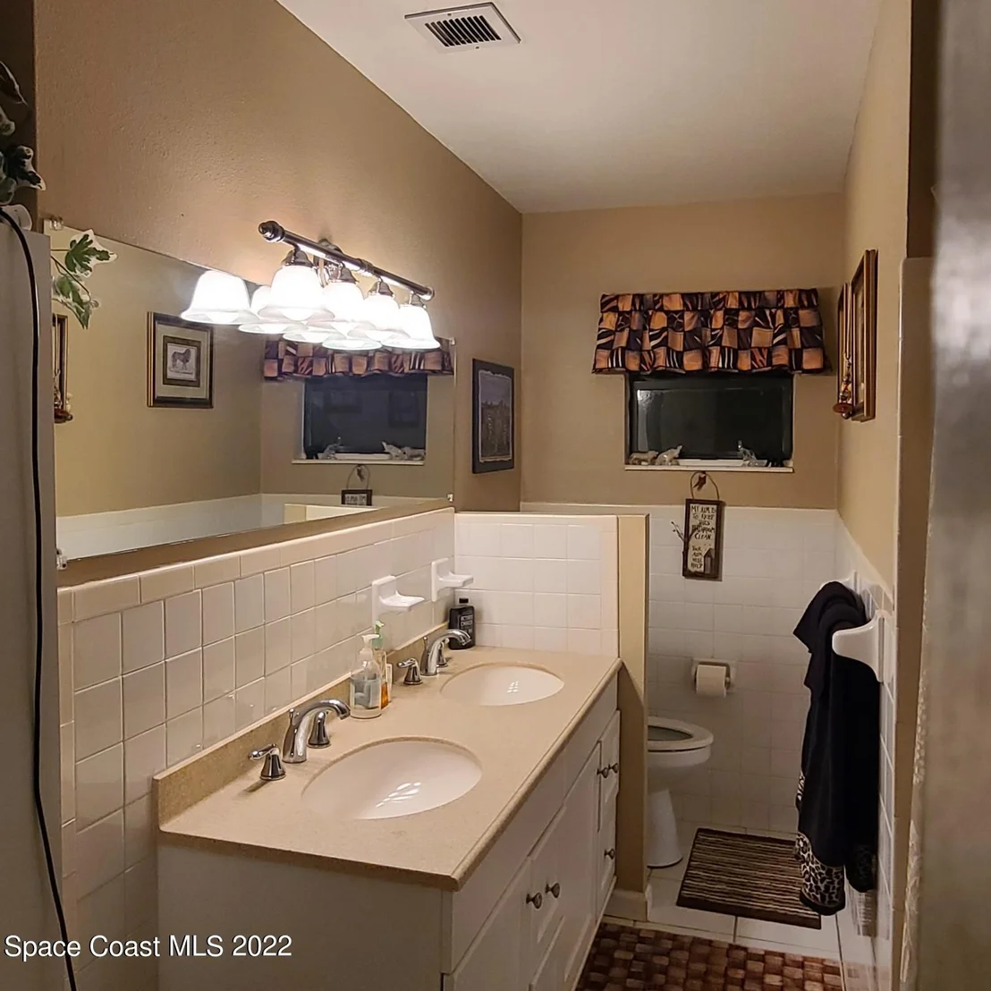 Photo of 2395 Lakeview Drive