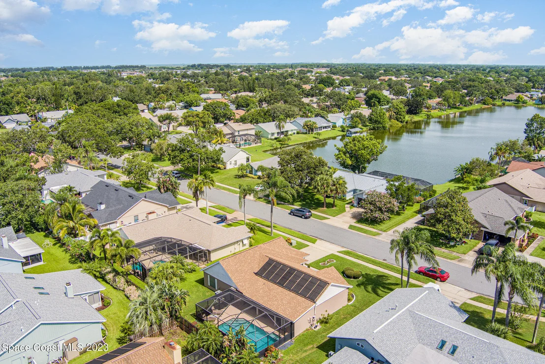 Photo of 1241 Lakeview Drive