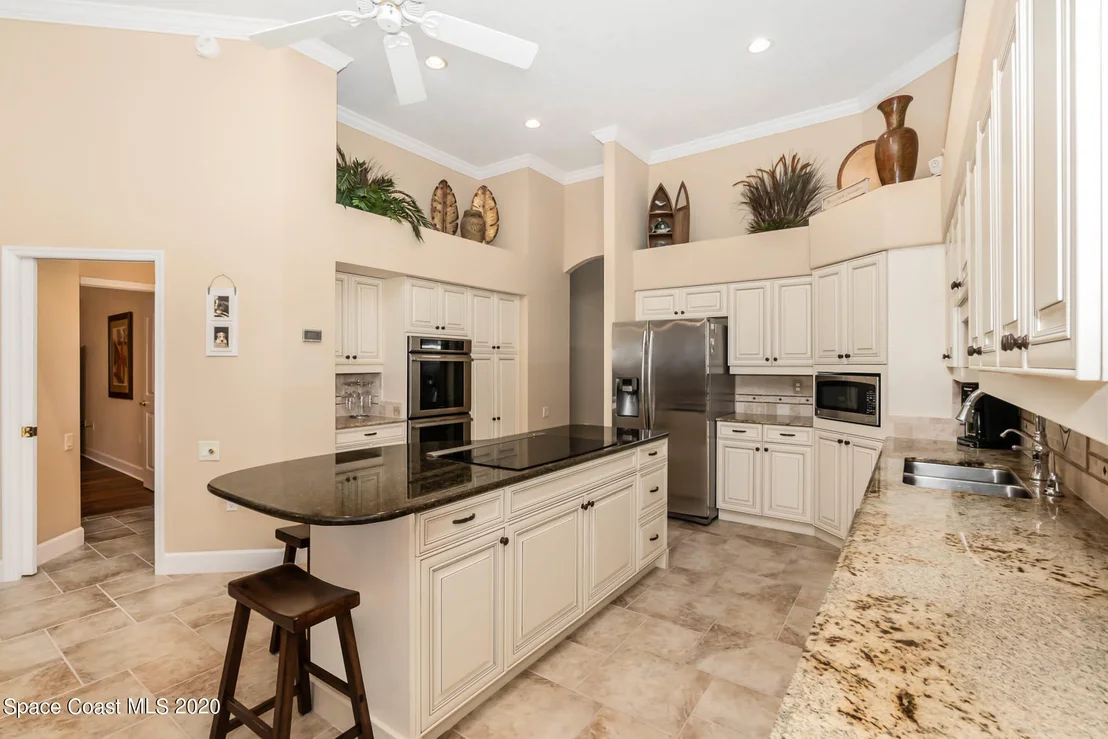 Photo of 889 Oak Park Drive