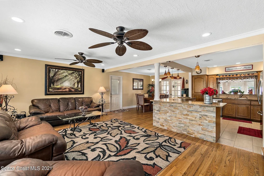 Photo of 1046 Pinetree Drive