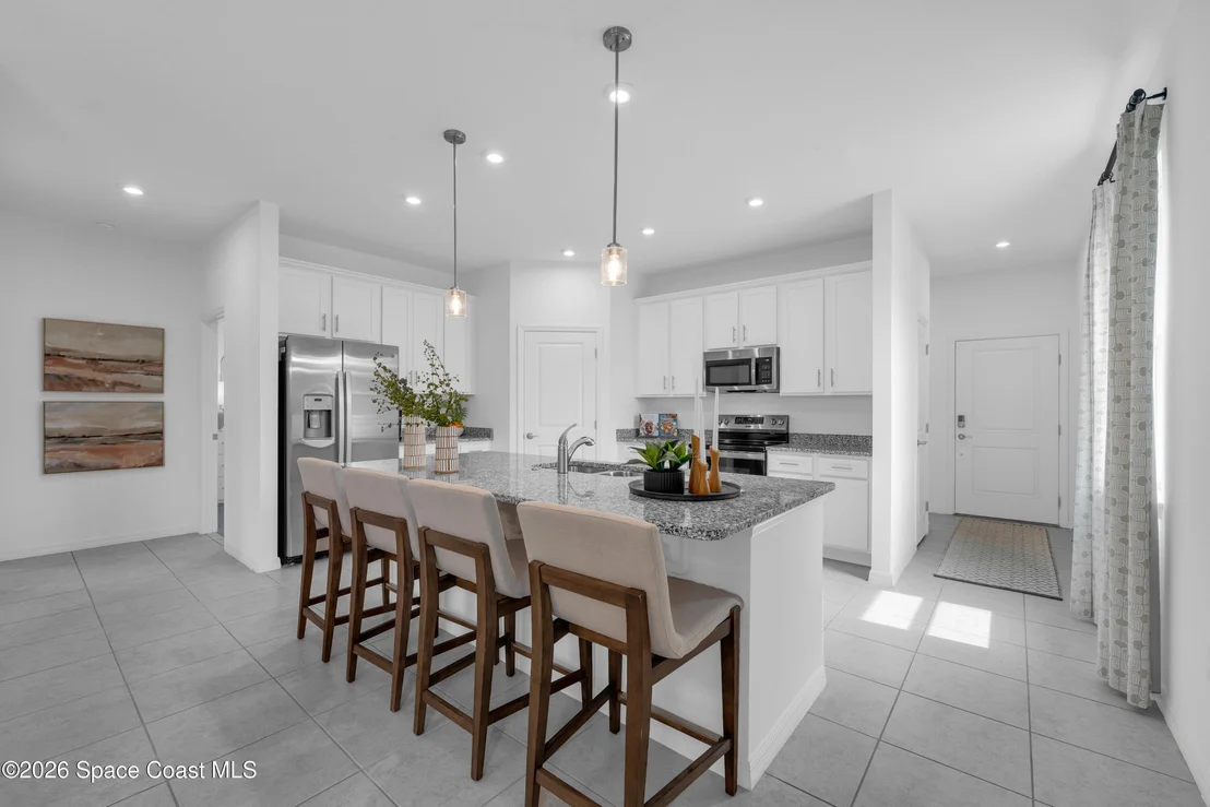 Photo of 866 Castleford Avenue NE