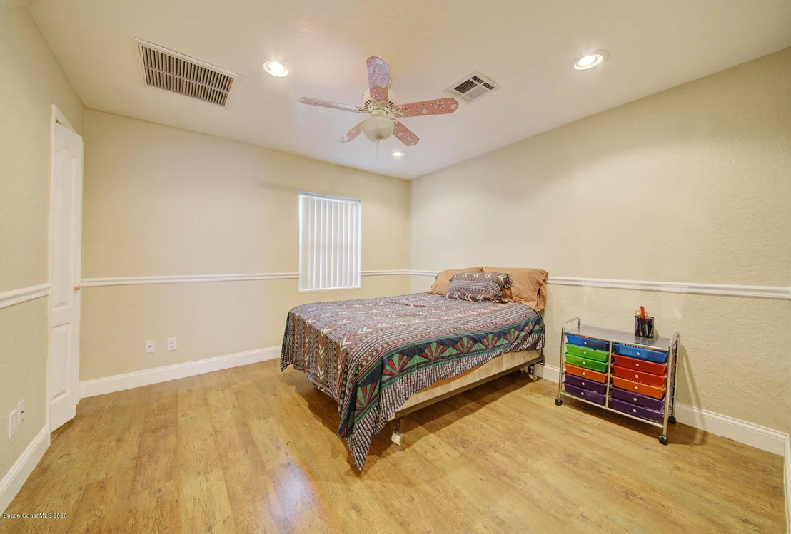 Photo of 1043 Green Road