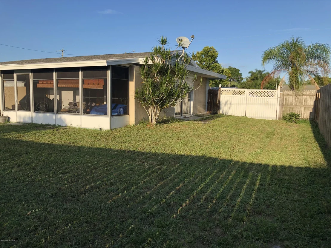 Photo of 816 Bianca Drive NE