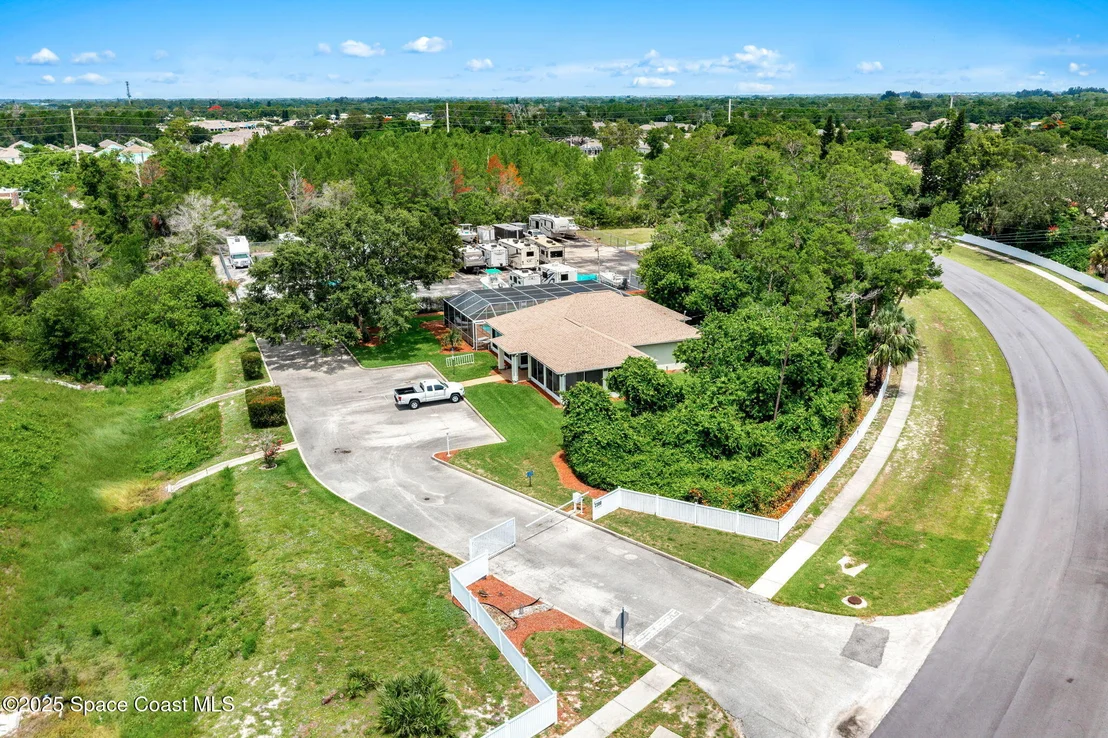Photo of 926 Pine Creek Circle NE