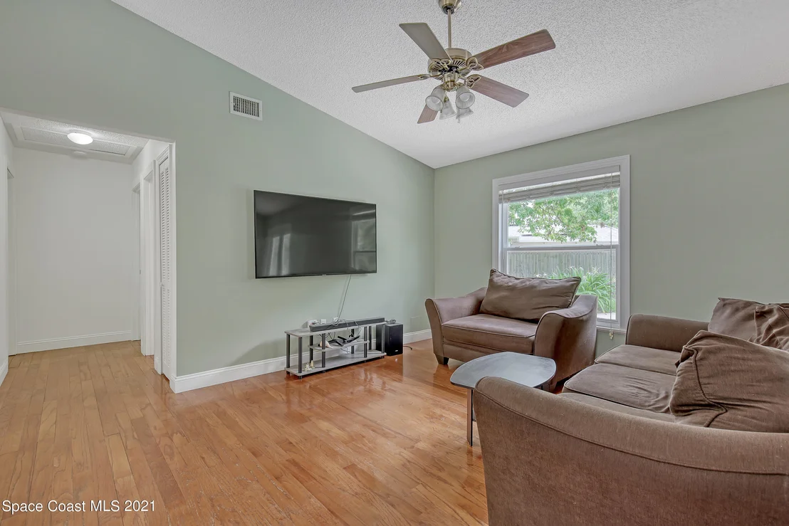 Photo of 794 White Pine Avenue