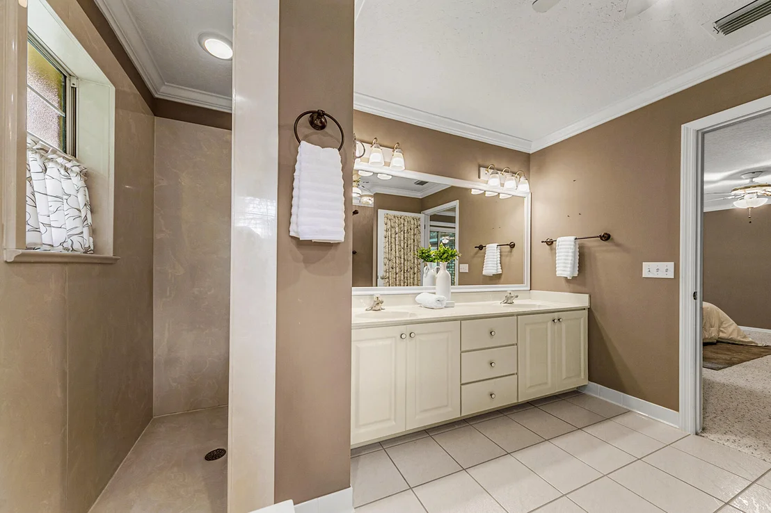 Photo of 3240 Weber Road