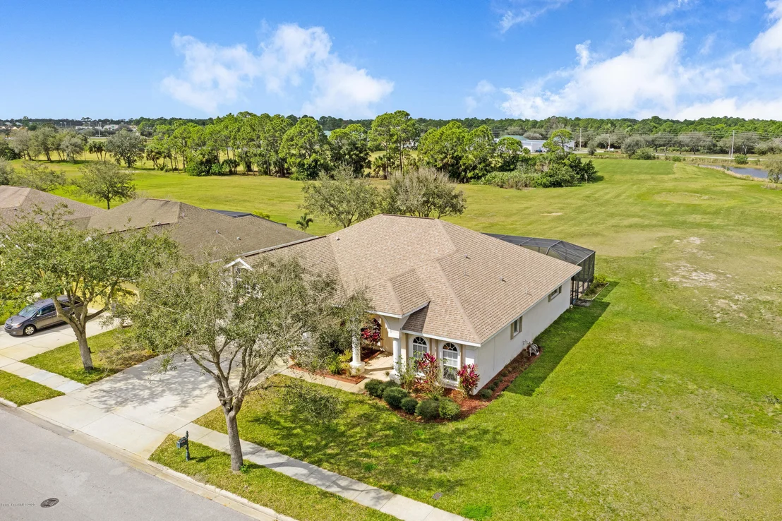 Photo of 1830 Windbrook Drive SE