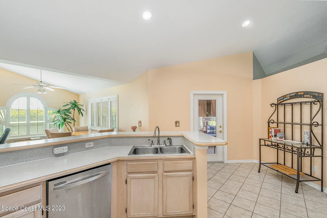 Photo of 498 Kimberly Drive