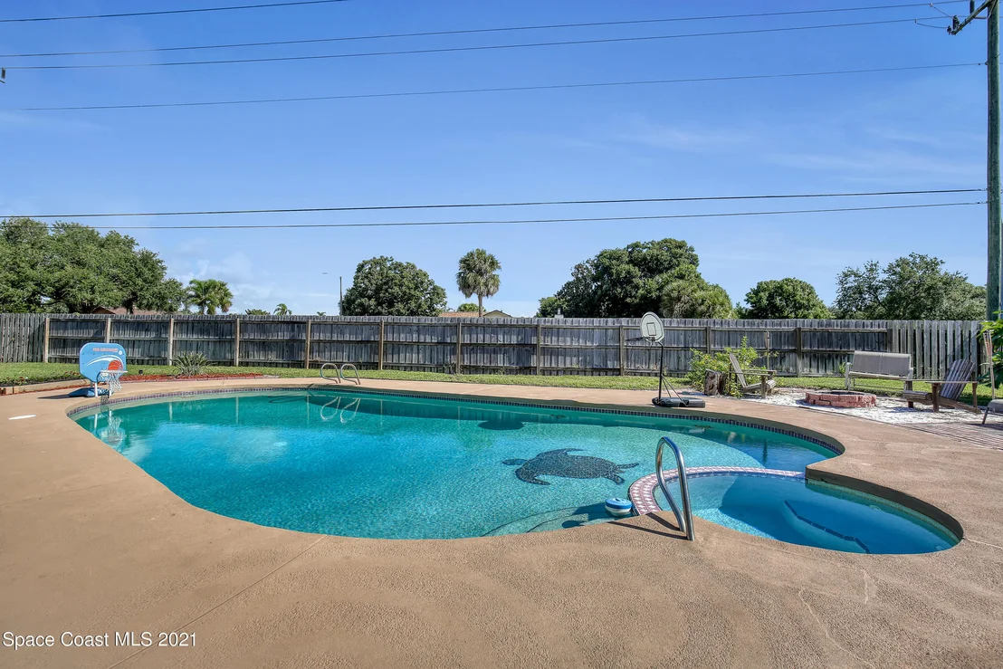 Photo of 1850 N Ontario Circle