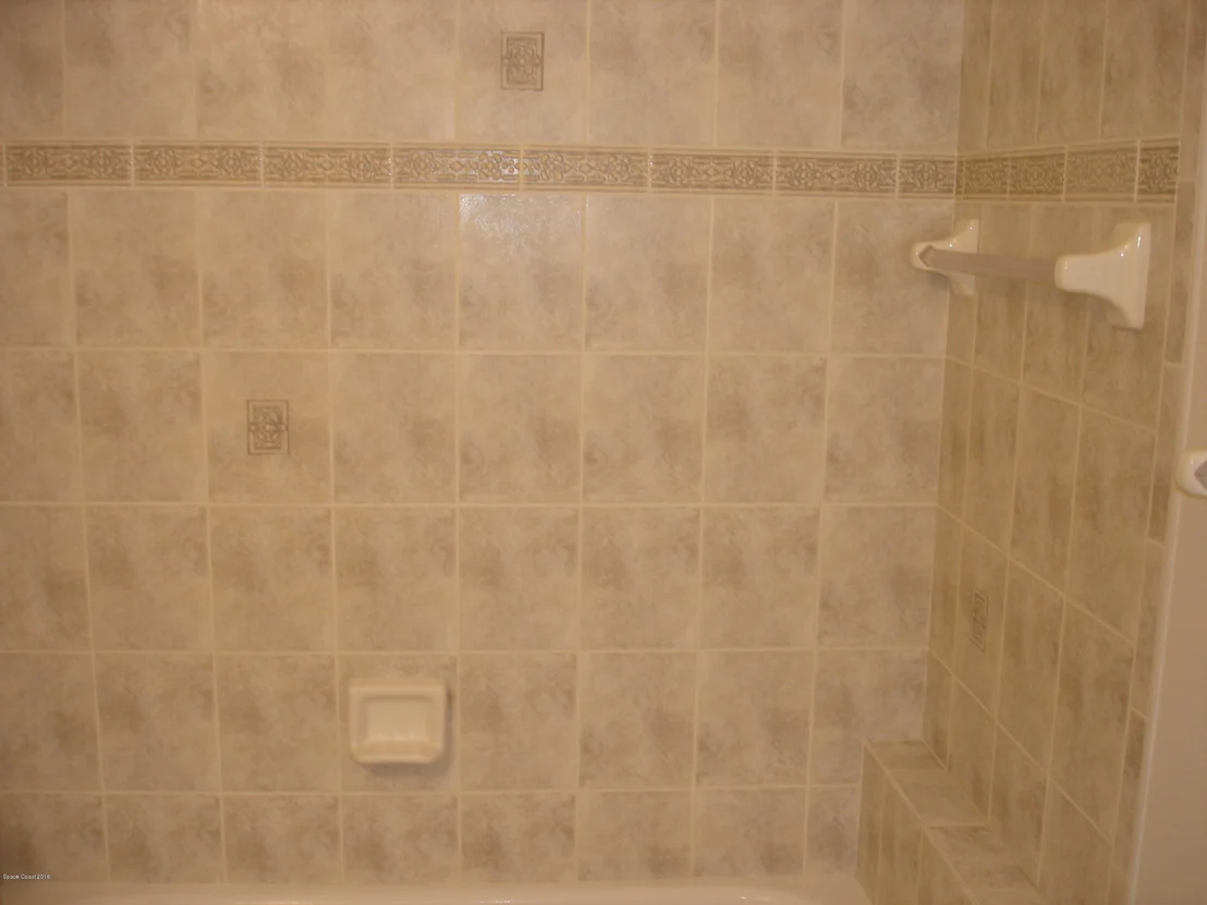 Photo of 1050 NE Pine Creek Circle NE