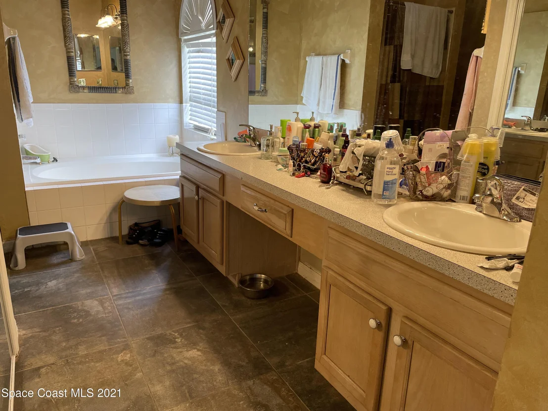 Photo of 751 Becker Avenue NE