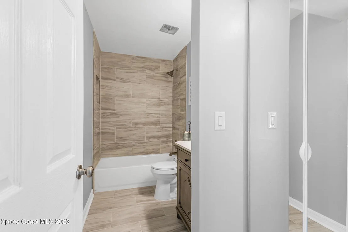 Photo of 948 Darwin Lane NE