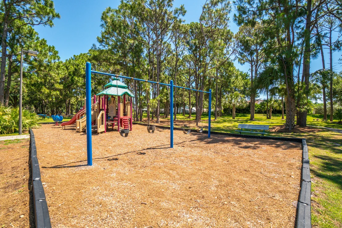 Photo of 552 Glenbrook Circle