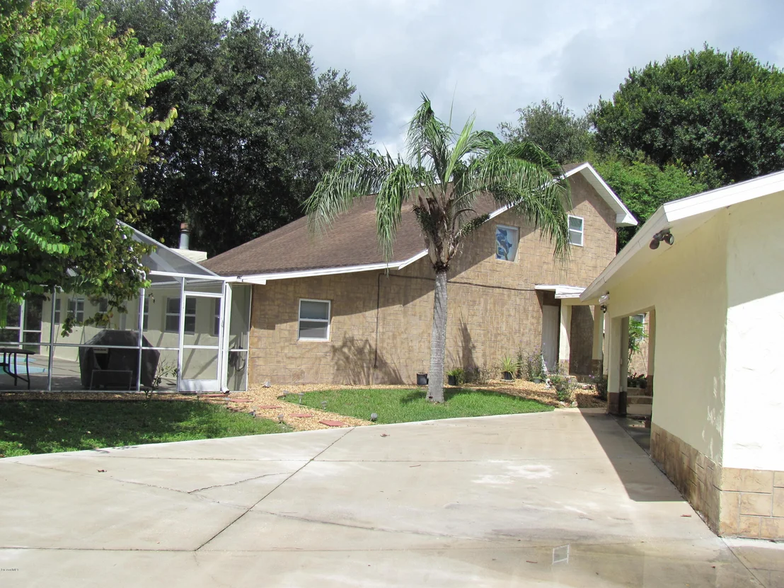 Photo of 385 N Range Road
