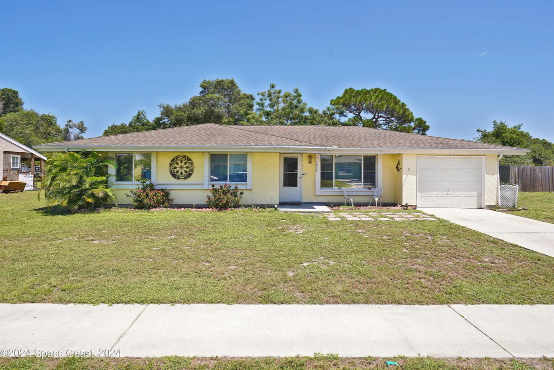 Photo of 1067 Galty Circle NE