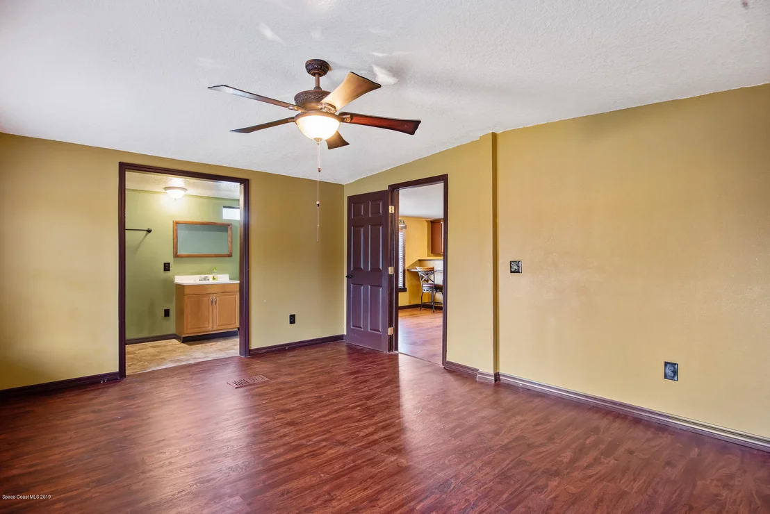 Photo of 497 Louis Drive