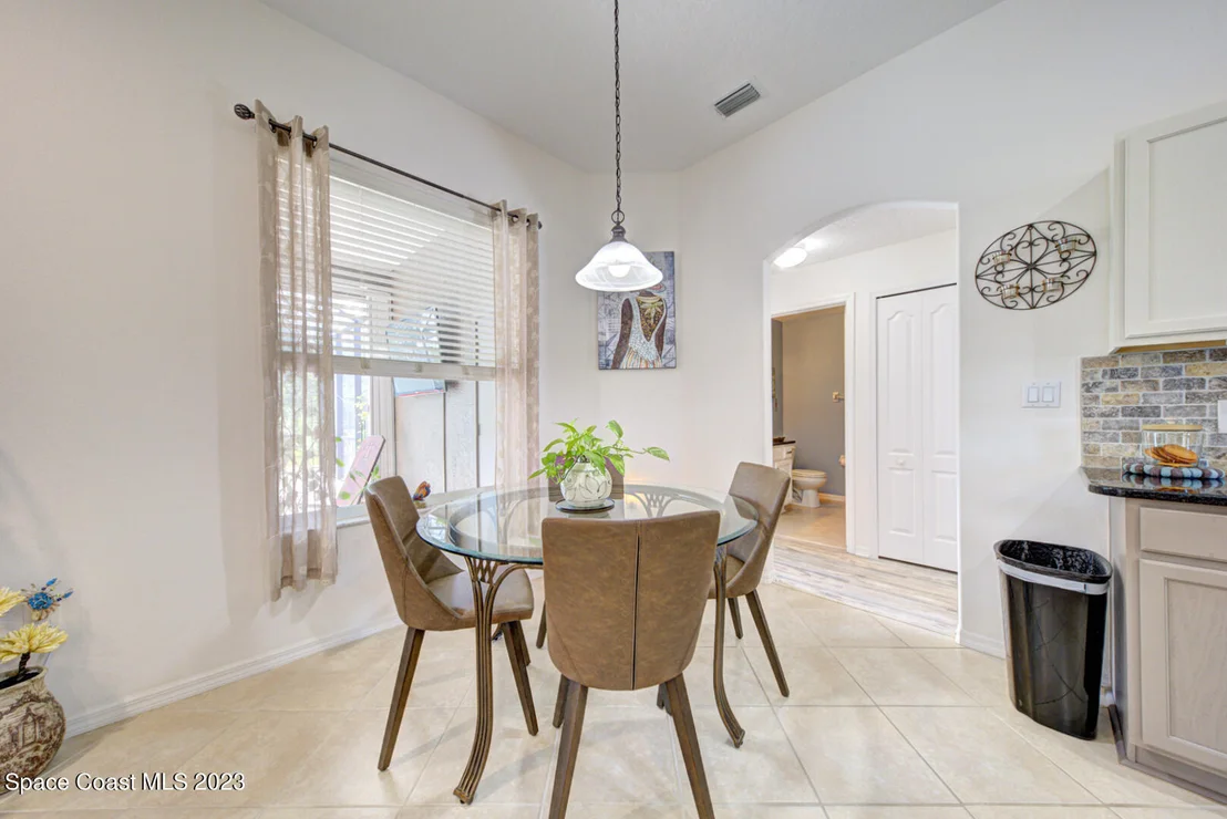 Photo of 1061 Meadowbrook Road NE