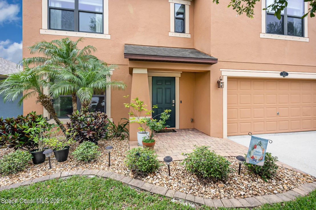 Photo of 215 Dryden Circle