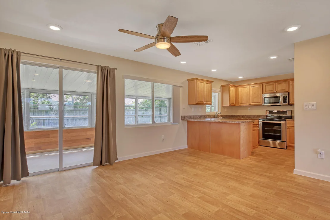 Photo of 930 Bacon Circle NE