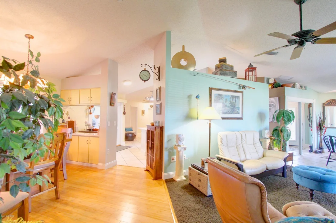 Photo of 1237 Lakeview Drive
