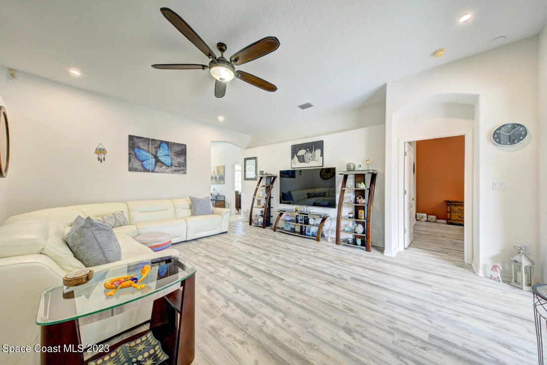 Photo of 1061 Meadowbrook Road NE