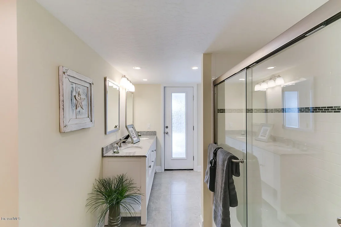 Photo of 427 Riverview Lane