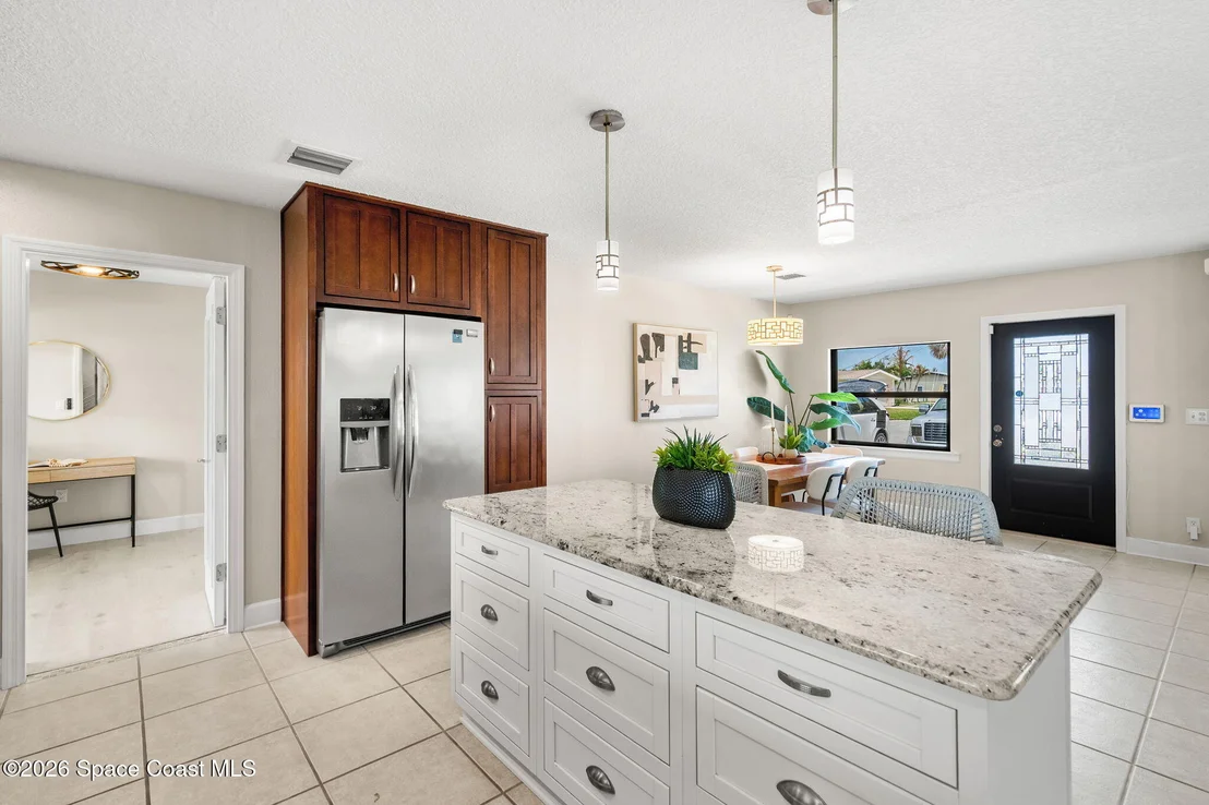 Photo of 213 River Road
