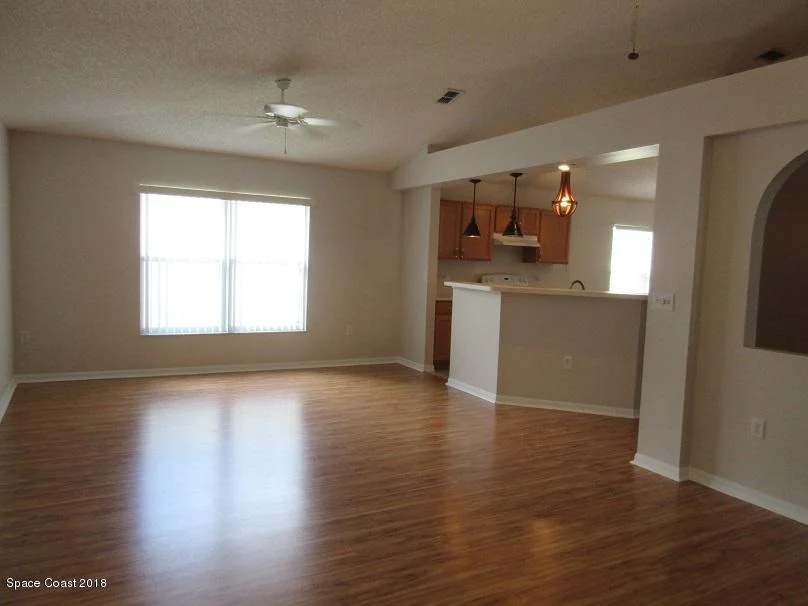 Photo of 1243 White Oak Circle