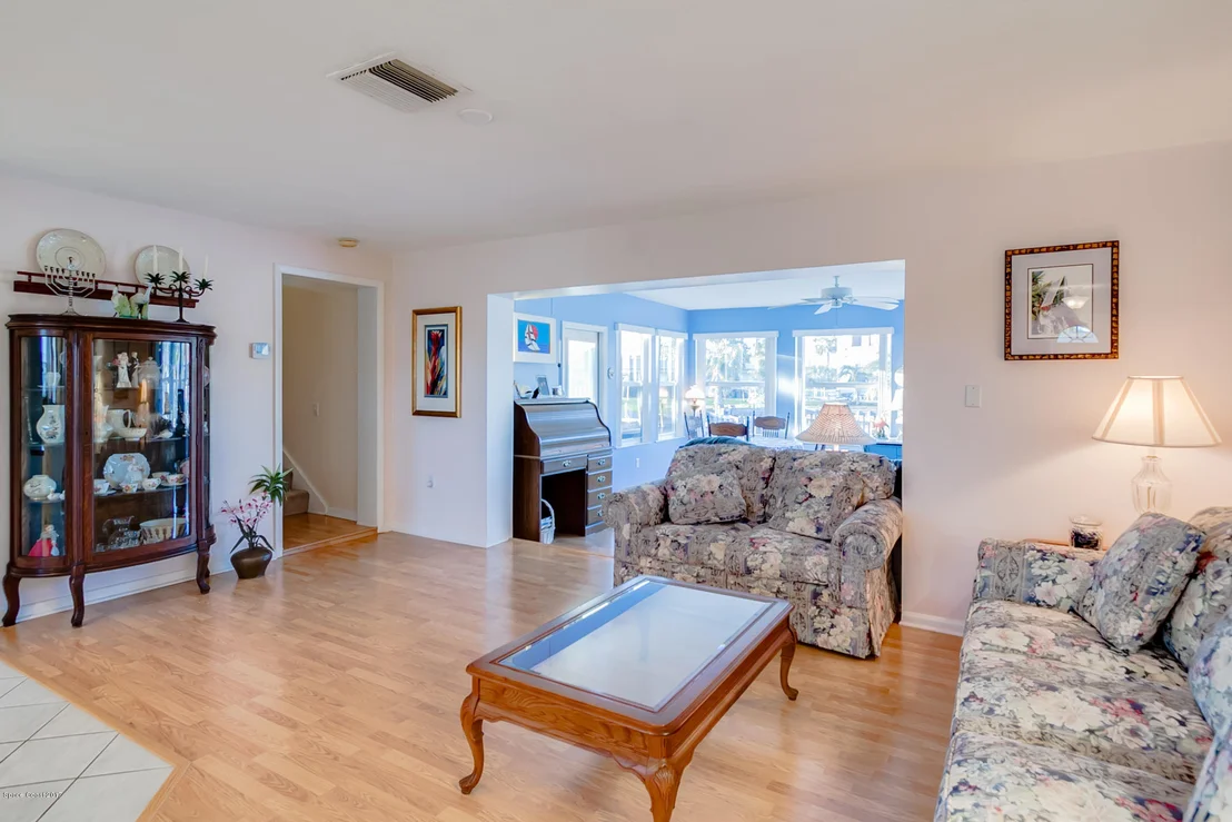 Photo of 485 Cardinal Drive