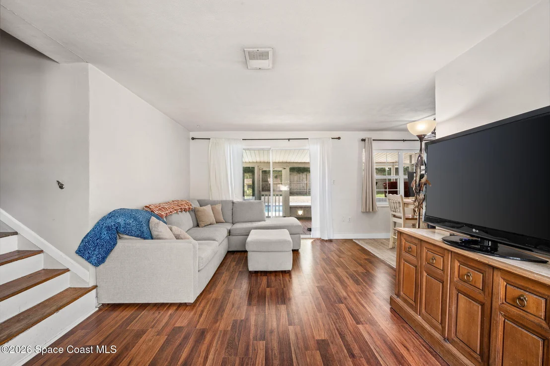 Photo of 1425 Crest Drive