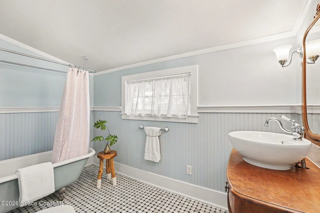 Photo of 35 Barton Avenue
