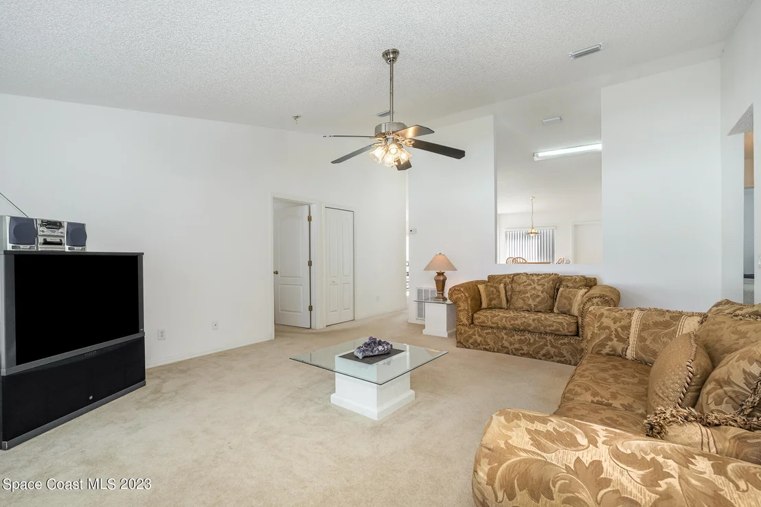 Photo of 896 Shaw Circle